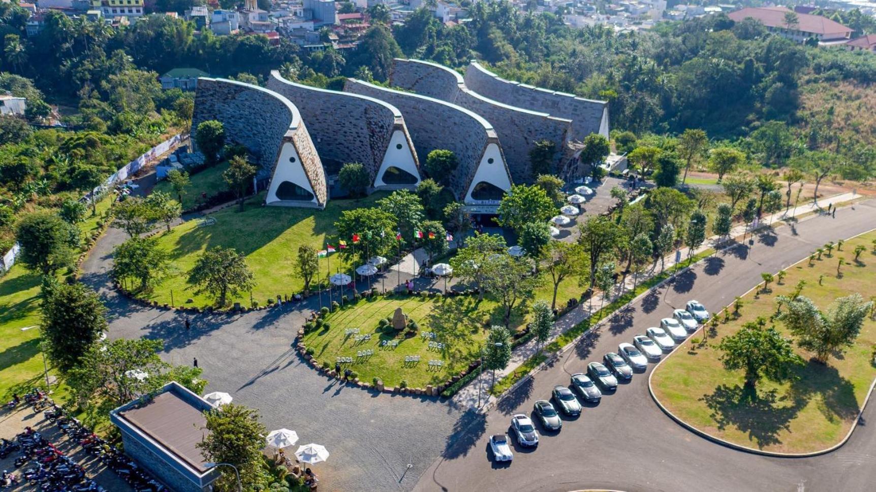 The Coffee City - Healing & Retreats Hotel Buon Ma Thuot Exterior photo